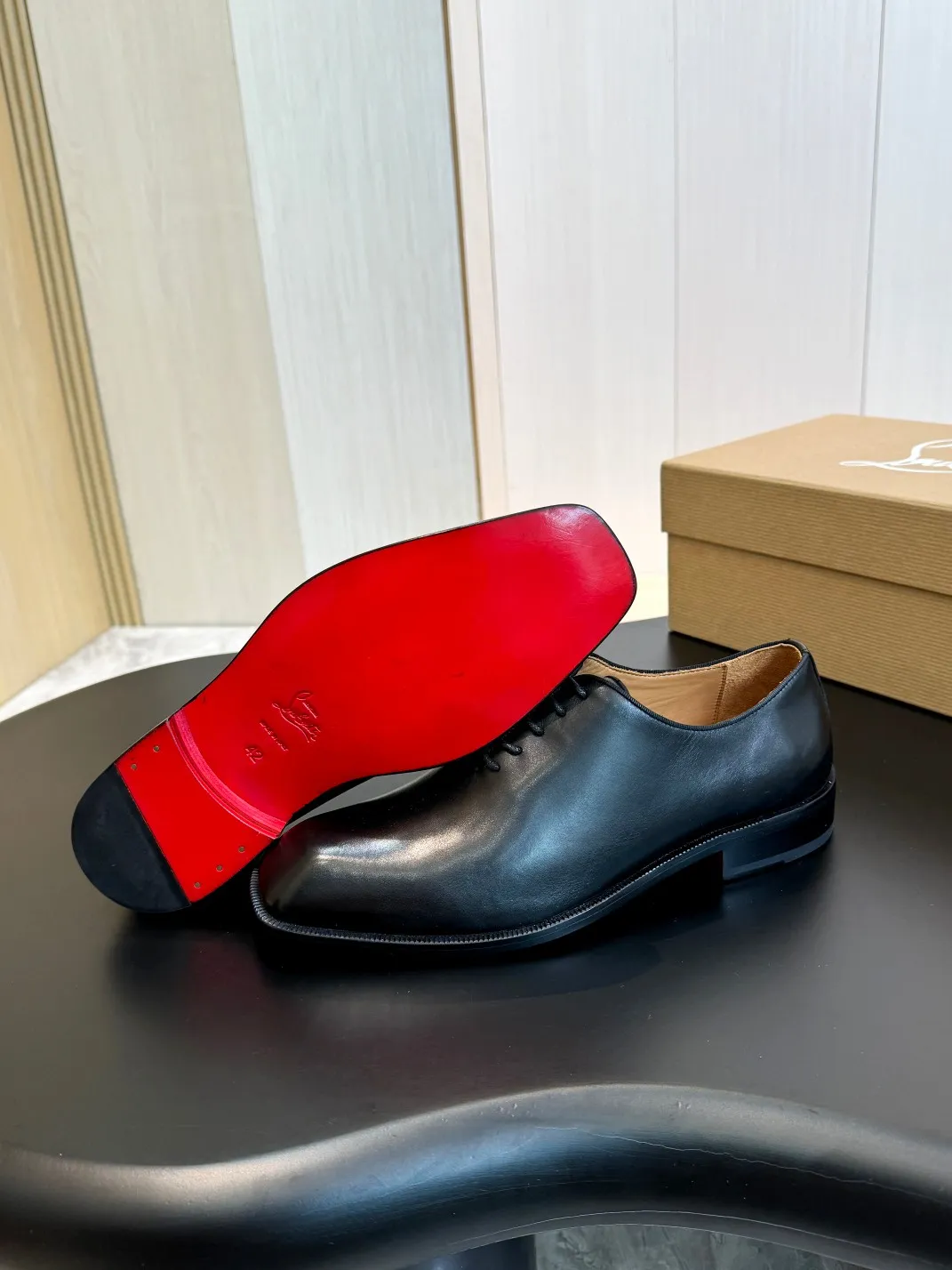💰960 Christia*.Loubouti* high-end men's business formal leather shoes, original genuine cowhide red sole, imported Italian cowhide outsole, first-layer cowhide, water-dyed cowhide lining, high-end luxury. Size: 39-44 (customized at 38.45.46)✅